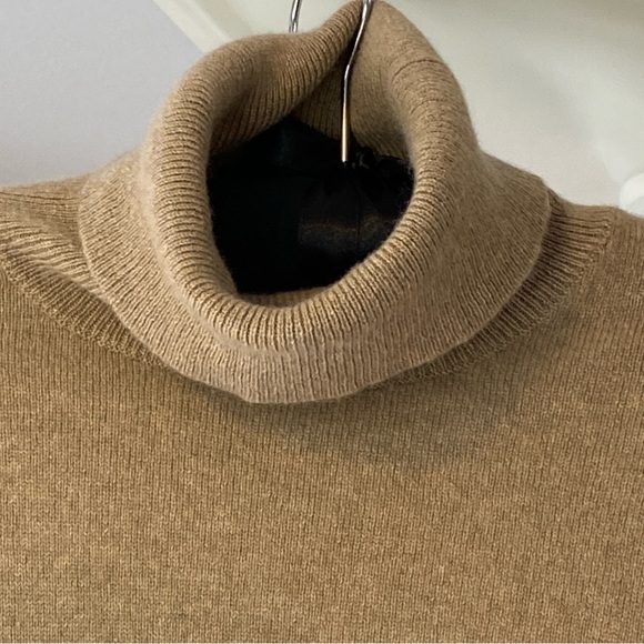 State Cashmere brand tan Cashmere Turtleneck Sweater in M/L - Picture 3 of 11